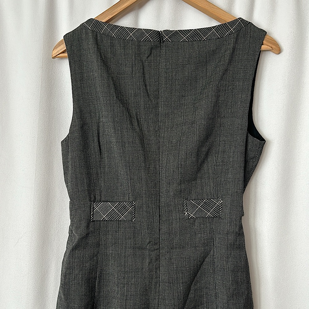 Karen Millen NWT Dark Grey Sleeveless Belted Wool Dress **Size 12** - Picture 4 of 7